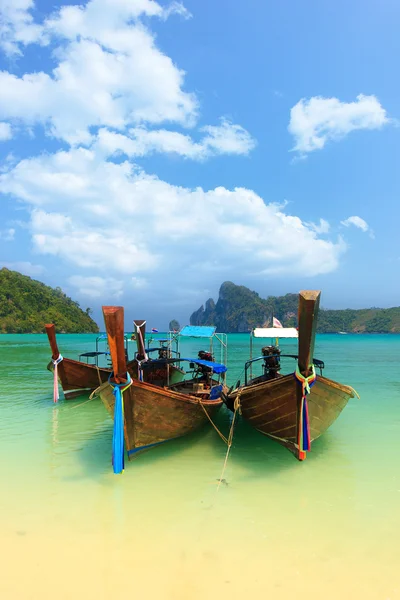 Boot in phi phi thailand — Stockfoto