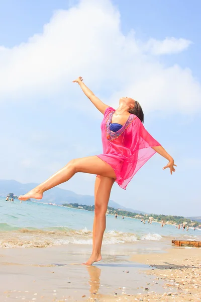 Asiatico donna su il spiaggia — Foto Stock