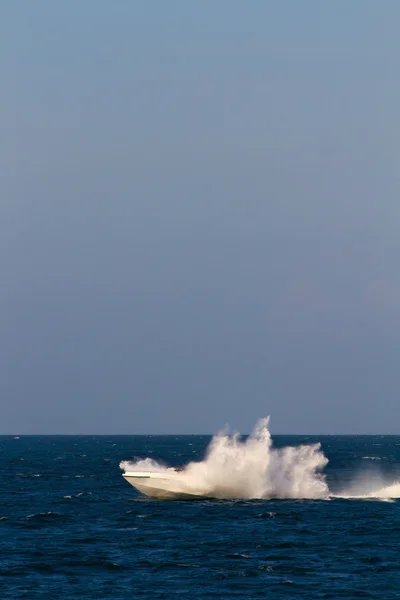 Speedboat di laut — Stok Foto