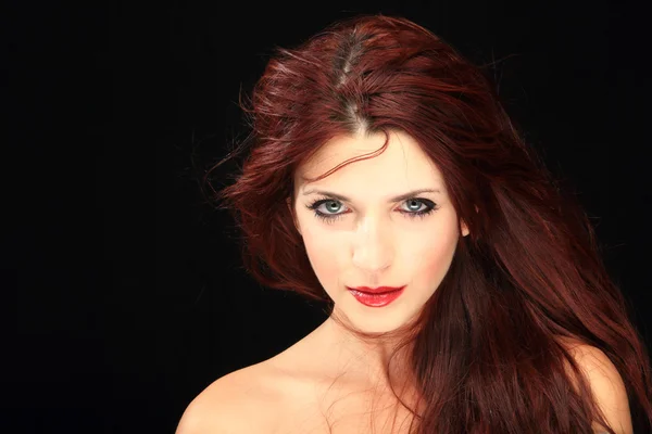 Vackra långa hår rött hår kvinna porträtt — Stockfoto