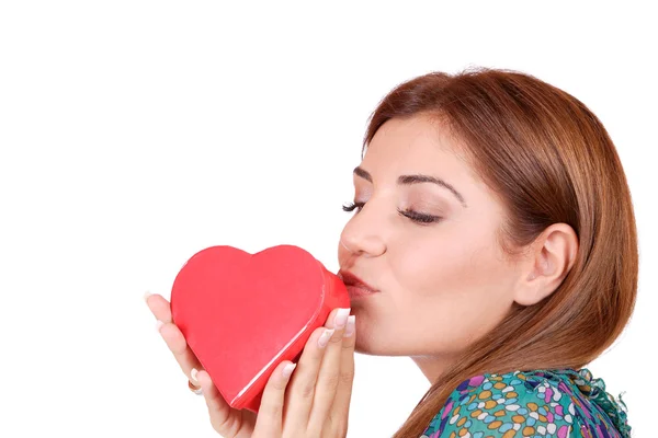 Ritratto invernale di una bella giovane donna sorridente — Foto Stock