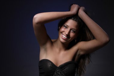 Güzel, genç ve seksi bir kadının portresi
