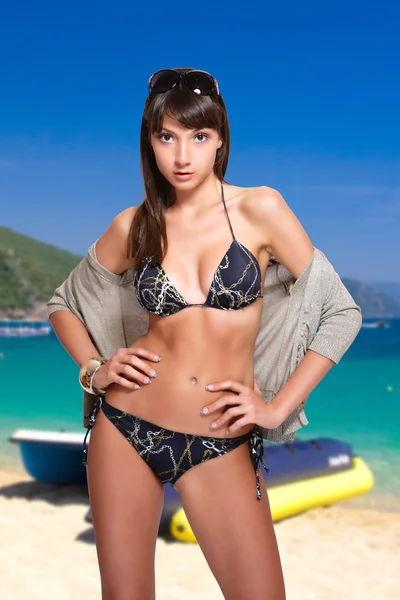 Frau im Bikini — Stockfoto