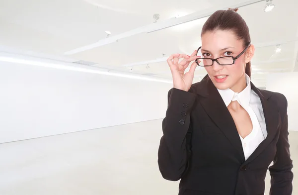 Retrato de una mujer fresca y encantadora — Foto de Stock