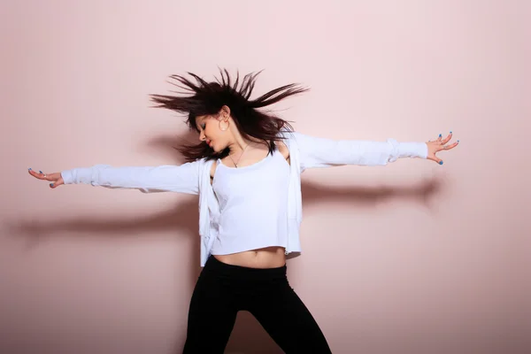 Hip-hop style teenage girl dancing — Stock Photo, Image