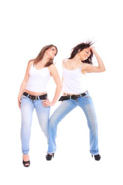 İki güzel genç kadın