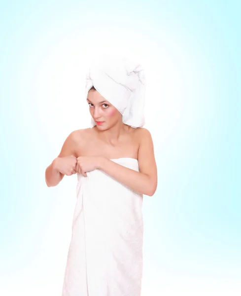 Γυναίκα κάτω από πετσέτες — Φωτογραφία Αρχείου
