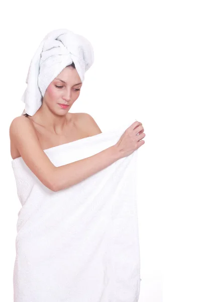 Mooie jonge vrouw in handdoek — Stockfoto