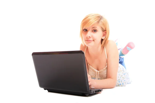 Menina feliz com um computador portátil — Fotografia de Stock