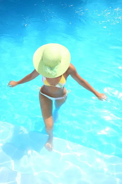 Beautiful young woman at a pool — Stock Photo, Image