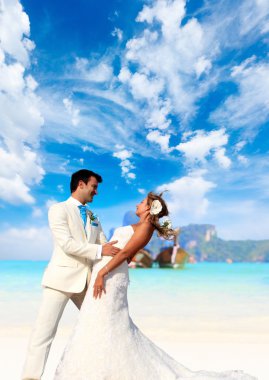 beach düğün adlı genç bir çift