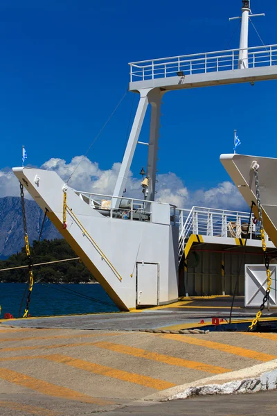 Ferry boat grego no porto — Fotografia de Stock