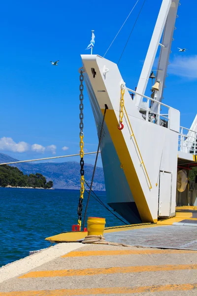 Ferry boat grego no porto — Fotografia de Stock