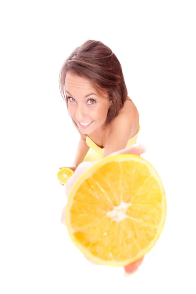 Happy model eating an orange — Stock Photo, Image