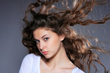 genç seksi kadın portresi. Stüdyo vurdu