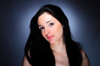 genç seksi kadın portresi. Stüdyo vurdu