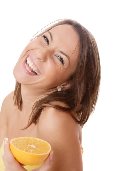 Boldog modell eszik egy narancs — Stock Fotó