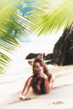 kadın Jeans sahilde