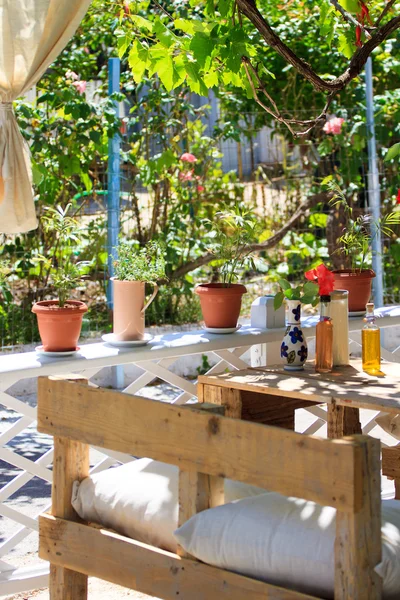 Mesa de restaurante al aire libre — Foto de Stock