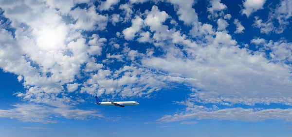 Aeronaves de pasajeros en vuelo —  Fotos de Stock