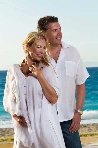 Šťastný pár na pláži — Stock fotografie