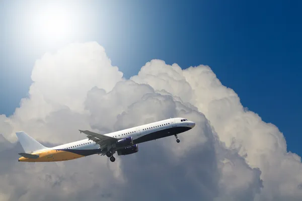 Airplane in the sky — Stock Photo, Image