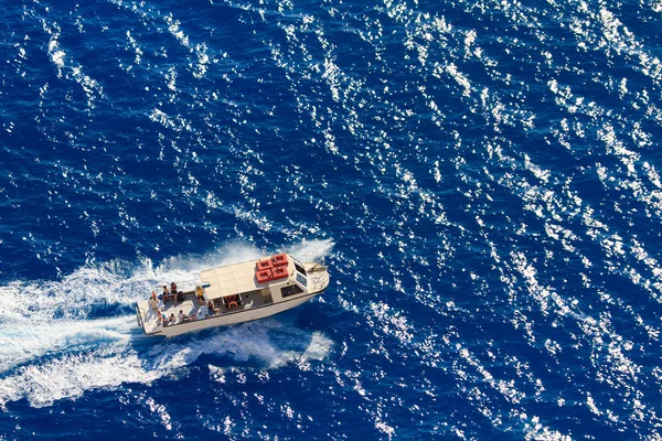 Motorbåt i Joniska havet — Stockfoto