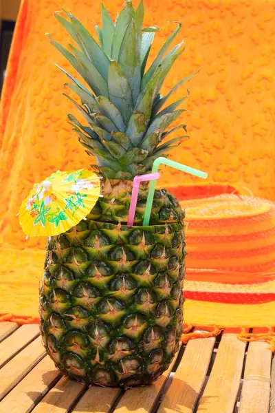 Tropical cocktail on the beach — Stock Photo, Image