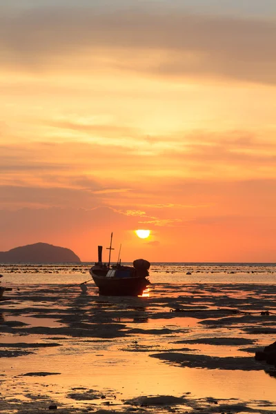 Beautiful sunrise in Rawai Phuket — Stock Photo, Image