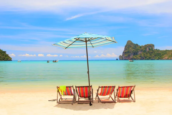 Beach Umbrella and chairs Phi Phi Island — Stock Photo, Image