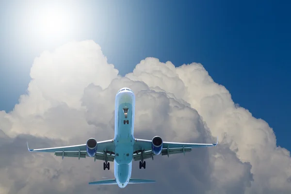 Vliegtuig in de lucht Stockafbeelding