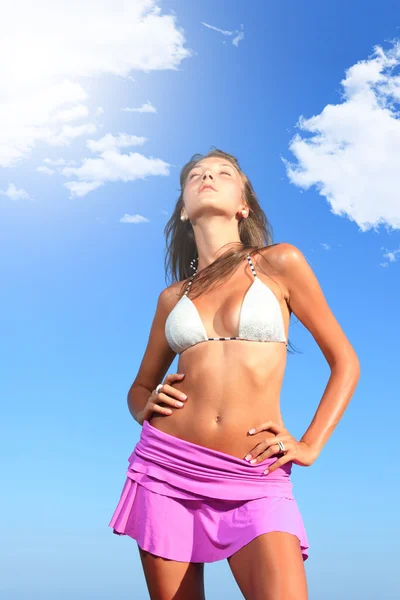 Vrouw op het strand — Stockfoto