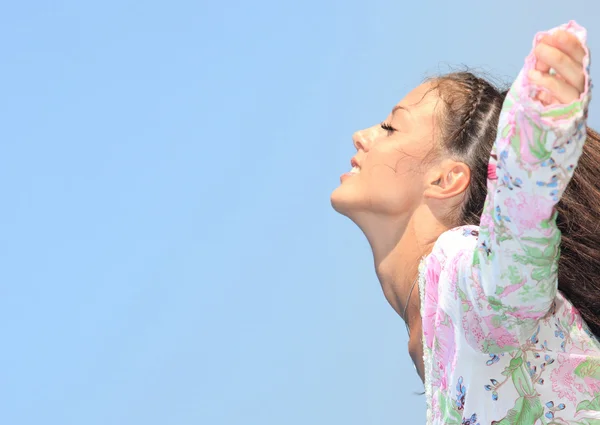 Chica atractiva en la playa —  Fotos de Stock