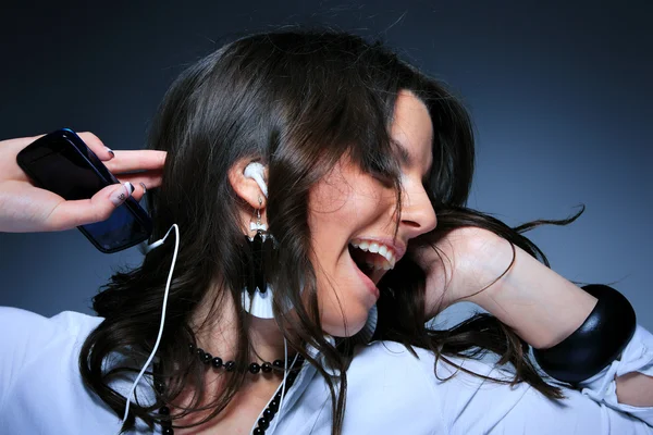 Hermosa chica y música — Foto de Stock