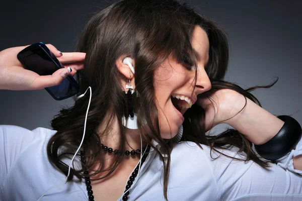 Hermosa chica y música — Foto de Stock