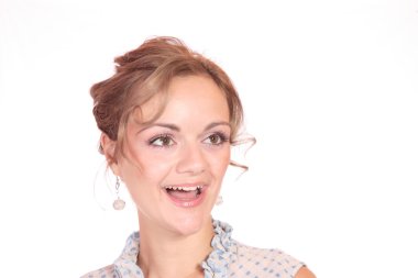 Güzel, gülümseyen kadın