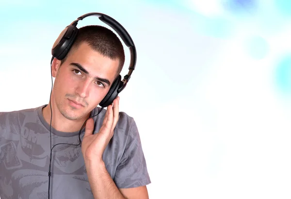 Ragazzo sta ascoltando musica — Foto Stock