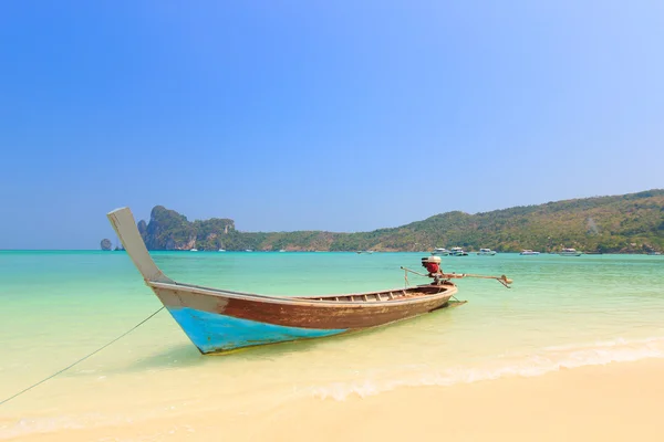 Boot in phuket thailand — Stockfoto