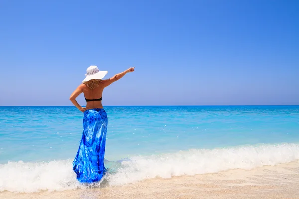 Kadın plaj tatil yaz — Stok fotoğraf