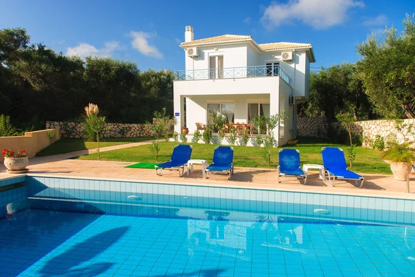 Luxuriöse Villa mit Pool — Stockfoto