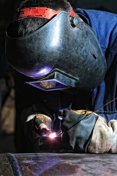 Welding and bright sparks. — Stock Photo, Image