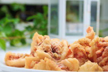 Kızarmış squids Restoran