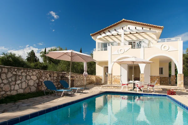 Luxuriöse Villa mit Pool — Stockfoto
