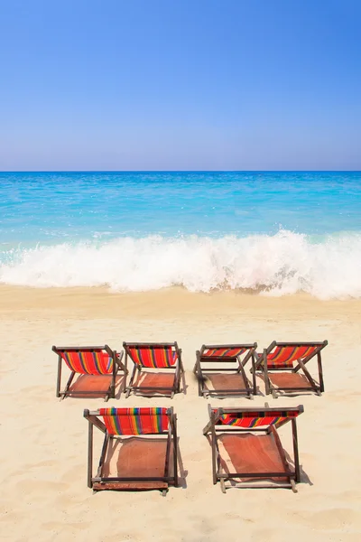 悠长的海滩，椅子 — 图库照片