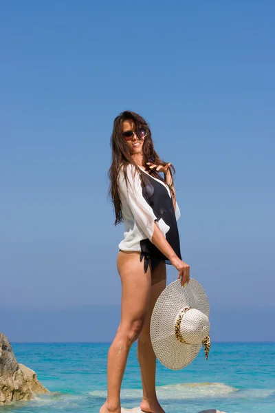 Summer vacation woman on beach — Stock Photo, Image