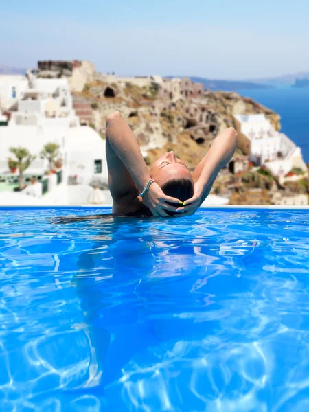 In piscina a Santorini — Foto Stock
