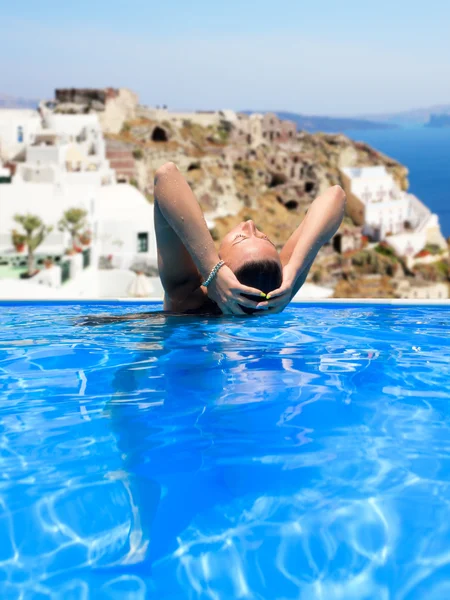 I poolen i santorini — Stockfoto