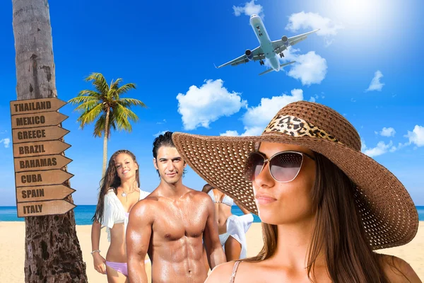 Young people on the beach Travel concept — Stock Photo, Image