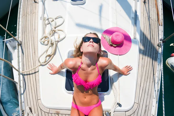 Young woman Sailing — Stock Photo, Image