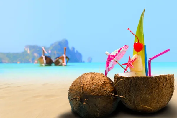 Coconut on the beach in Phi Phi island — Stock Photo, Image